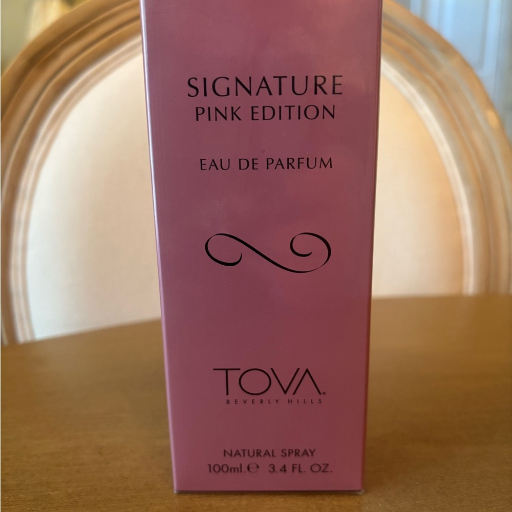 Signature Pink Edition Eau de Parfum - Pink